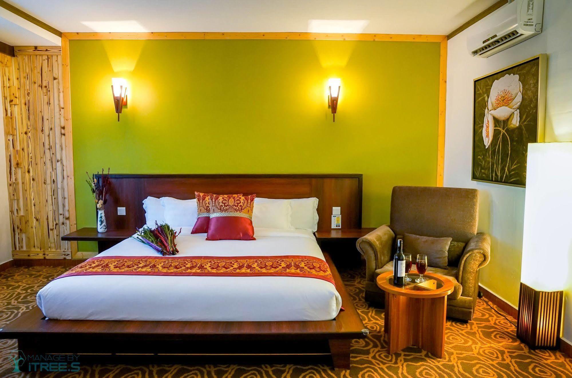 Herald Hotel Malacca ภายนอก รูปภาพ